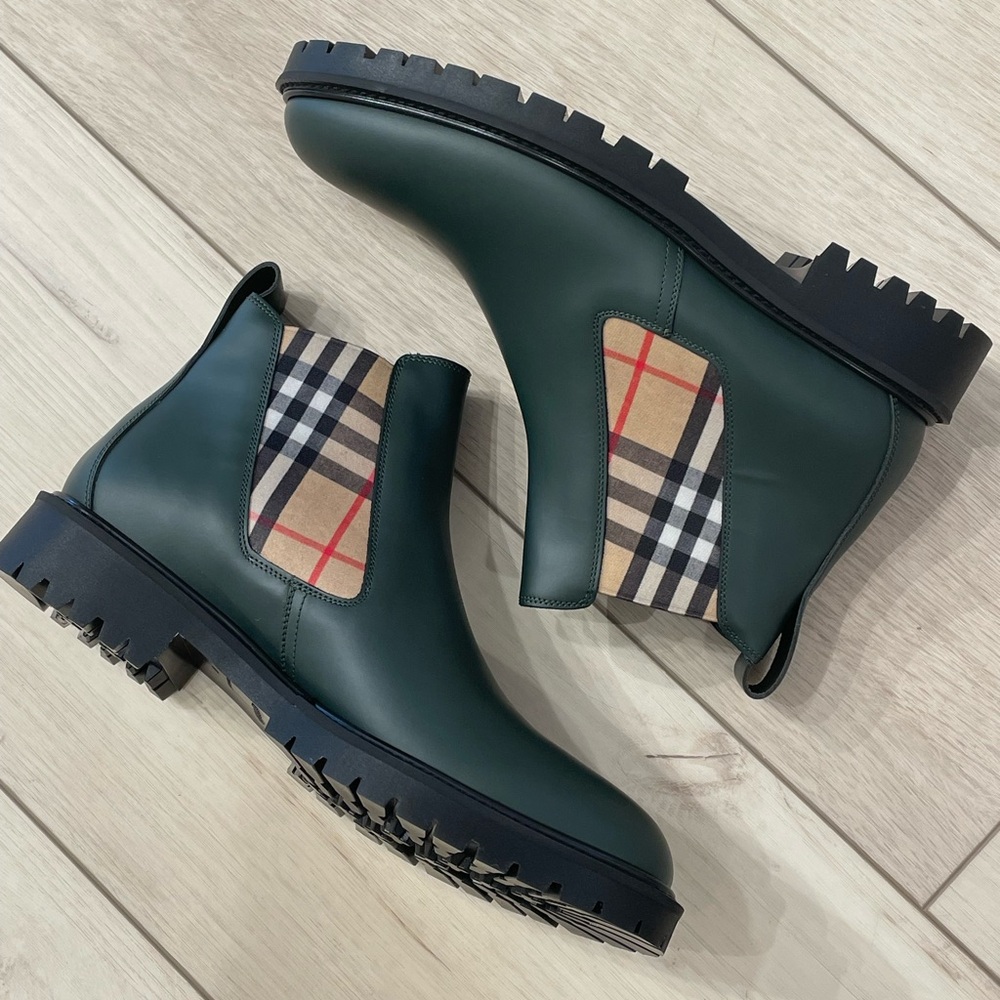 *brand new* men’s Burberry Boots